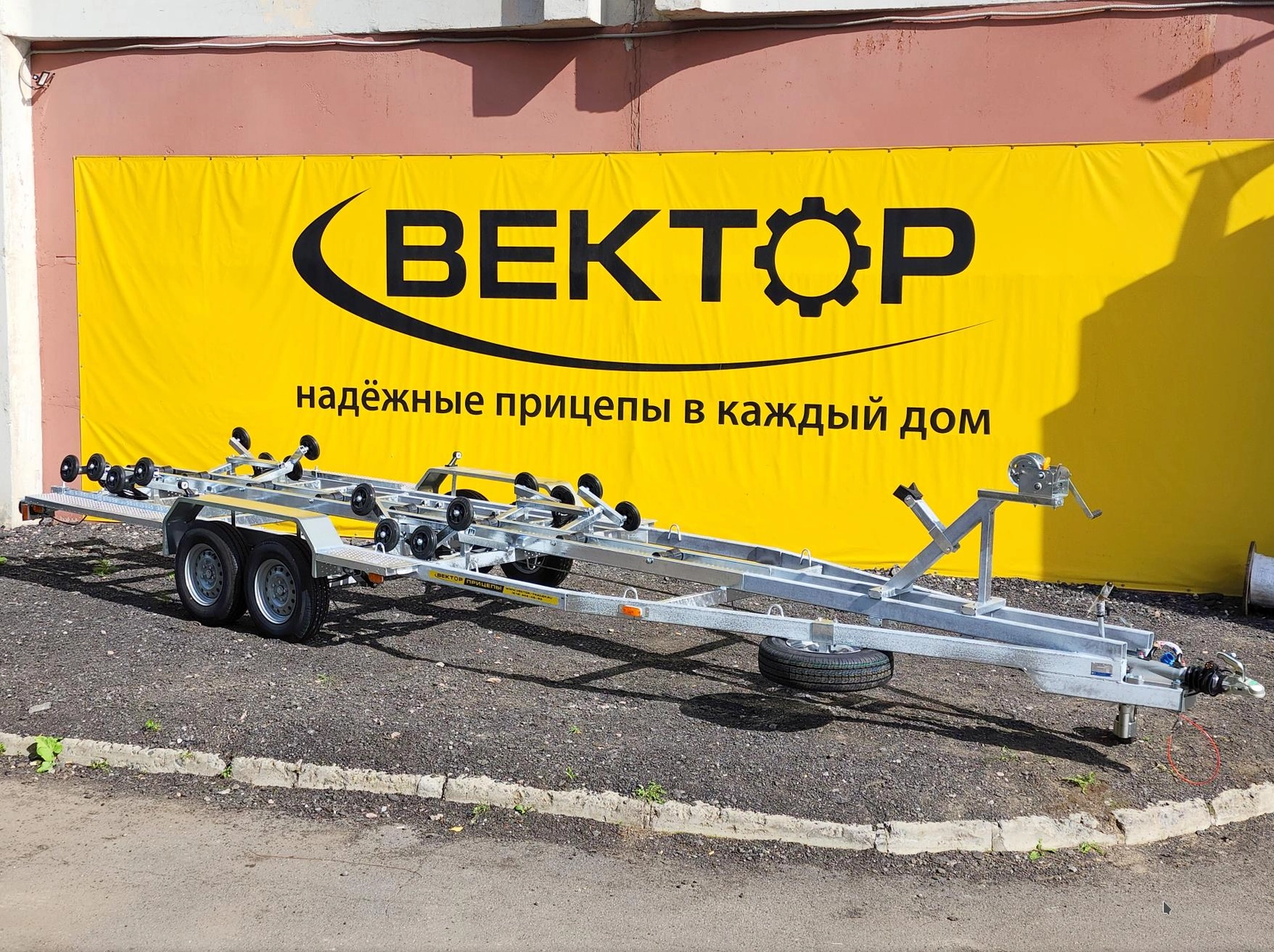 Двухосный прицеп для водной техники с тормозом ЛАВ 81018 Плюс Двухосный прицеп для водной техники с тормозом ЛАВ 81018 Плюс