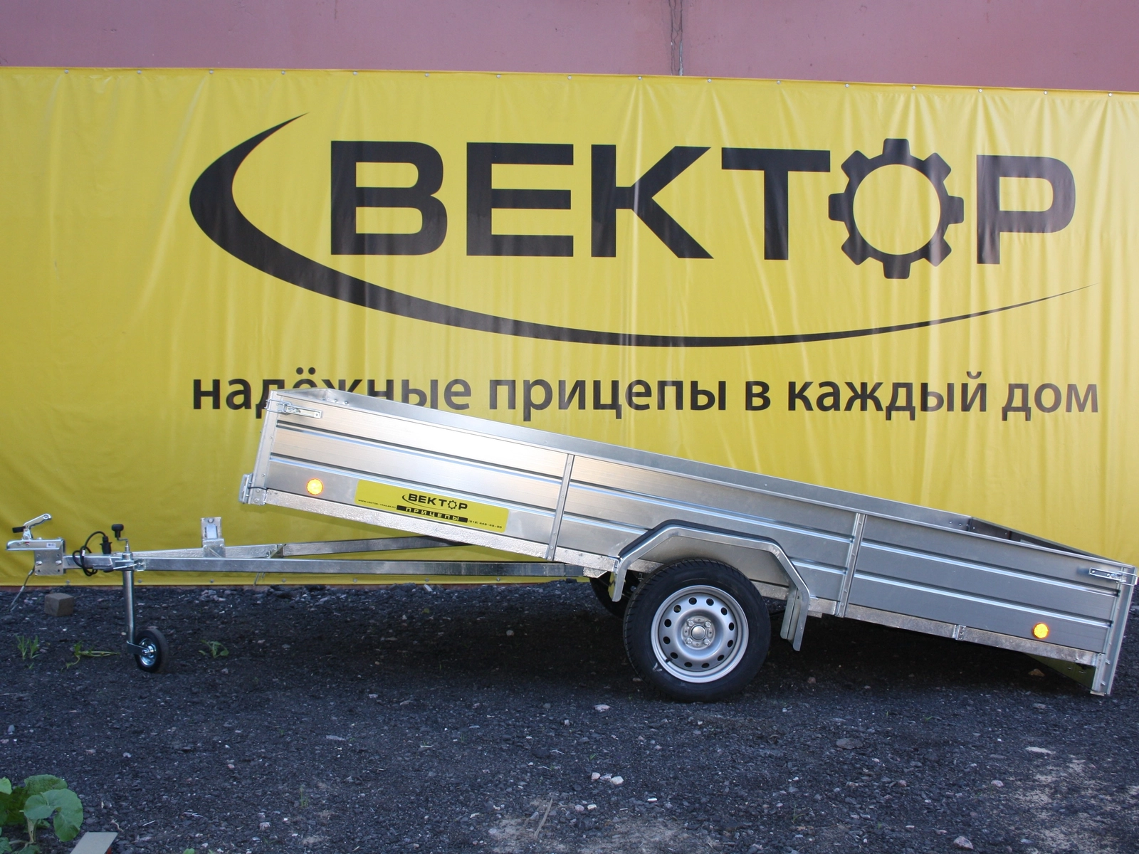 Бортовой одноосный прицеп без тормоза колея 1740 мм ЛАВ 81012C 4.0 Бортовой одноосный прицеп без тормоза колея 1740 мм ЛАВ 81012C 4.0