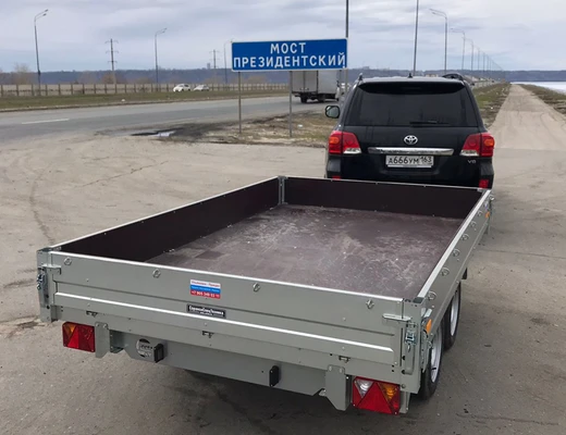 Прицеп бортовой двухосный с тормозом ССТ-7132-25 (платформа Ш=1821 мм) Прицеп бортовой двухосный с тормозом ССТ-7132-25 (платформа Ш=1821 мм)